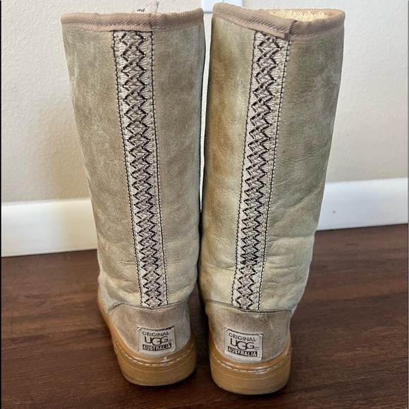 RARE UGGS Boots - Picture 10 of 12